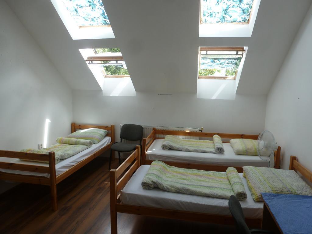Romzsa Todor Kollegium Hostel Szeged Ruang foto